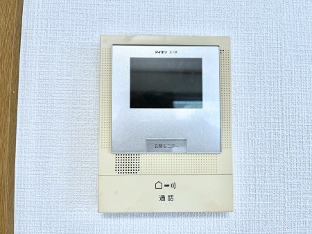 ���̑����ρ@���q�҂��m�F�ł���s�u���j�^�[�t�C���^�[�z��