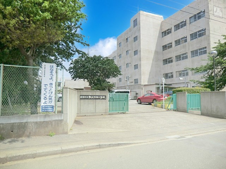 ���ӊ��@���w�Z 760m �D���s���юR�����w�Z