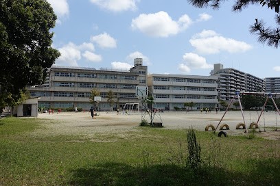 ���ӊ��@���w�Z 250m �K�u��s���J�Ó쏬�w�Z