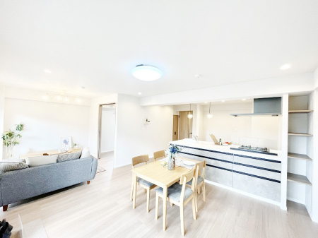 ���r���O�@���Ƒ������R�ƏW�܂�A���₩�ȏ΂����ŕ�܂��e���̋�ԂɂȂ肻���ł��ˁI