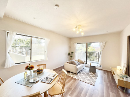 ���r���O�@�傫�ȑ����炽���Ղ�̗z���ƕ����������郊�r���O