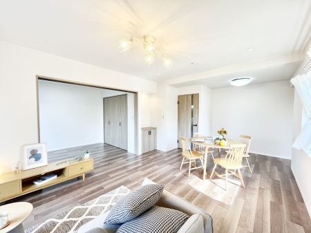 ���r���O�@�������������͋C�̂k�c�j�͉Ƒ��݂�Ȃ̉��K���