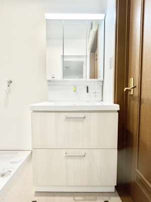 ���ʑ�E���ʏ��@�O�ʋ��̗��ɁA���ϕi��q���p�i�Ȃǂ����[�\�B���ʑ����������ƕۂ��܂��I