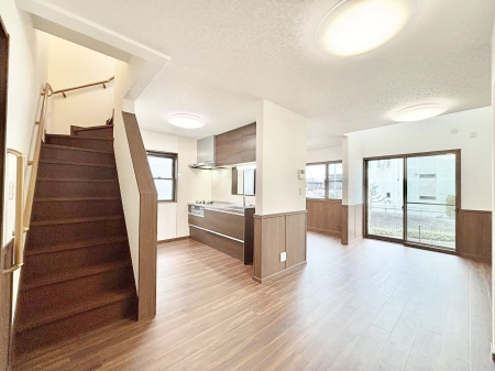 ���r���O�@�����u�������܁v�u��������v�Ƒ��Ƃ̃R�~���j�P�[�V�������[�܂郊�r���O�C���K�i�B