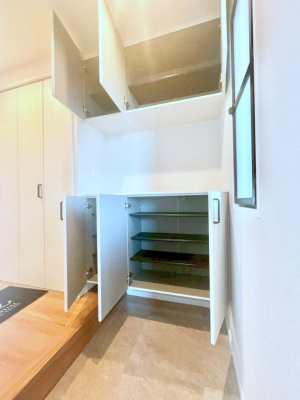 ���̑����ρ@�����Ղ���[�ł���V���[�Y�{�b�N�X�ŉƑ��S���̌C���A���ւ�������B  