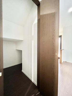 ���̑����ρ@���p�i�̃X�g�b�N�␅�Ȃǂ̔��~�Ɏg����K�i�����[�B