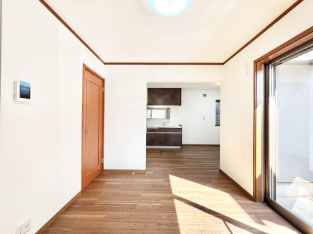 ���r���O�@���邢�z���������A�����̕��͋C�ɖ�������郊�r���O�E�_�C�j���O�B 