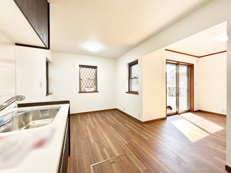 ���̑����ρ@�Ƒ��̏Ί炪���R�Ɛ��܂�Ă���A����ȕ��͋C�̃_�C�j���O�Ɏd�オ���Ă��܂� 