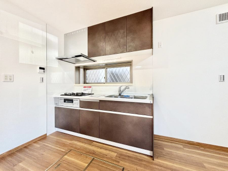 �L�b�`���@�u�₩�ȕ����ʂ蔲����L�b�`���B��������̂Ŗ��邭���C�ɂ��𗧂��܂��B