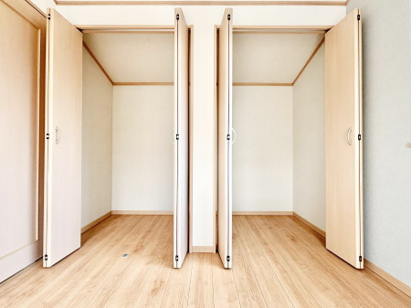 ���[�@�m���̃N���[�[�b�g�B���s��������̂Ō���̈ߗނ�����������܂�܂��B