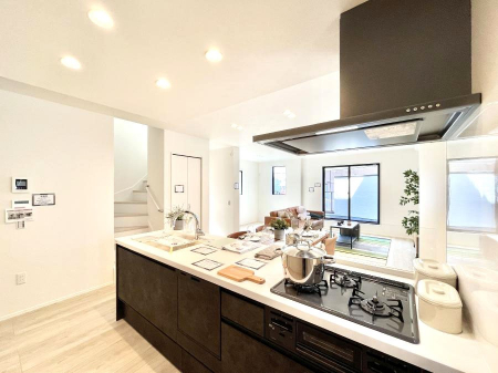 �L�b�`���@���������Ȃ���ł����Ƒ��Ƃ̉�b���y���߂�ΖʃL�b�`��