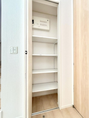 ���̑����ρ@�L�b�`���ɂ̓p���g���[�I�H�ނ̃X�g�b�N�͂������A���p�i�̎��[�Ȃǎg�����͂��낢��I