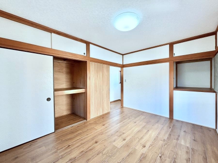 ���[�@�����Ղ�̎��[�X�y�[�X�ŉ��K�ɕ�点���� 