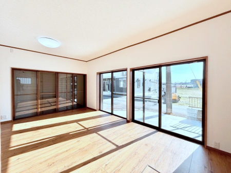 ���r���O�@�傫�ȑ����炽���Ղ�̗z���ƕ����������郊�r���O