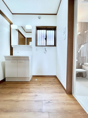 ���ʑ�E���ʏ��@��Ƃ�̐��ʃX�y�[�X�Œ��̐g�x�x���X���[�Y��