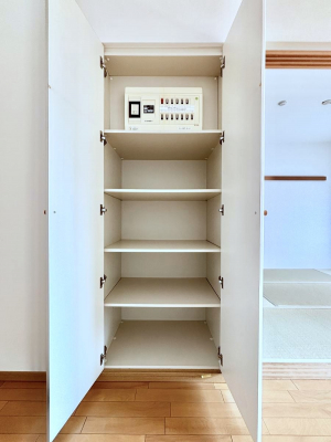 ���[�@���r���O���[�B�����Ɏ��[������ƕ����W�܂�LDK���X�b�L���Еt�������ł��ˁB      