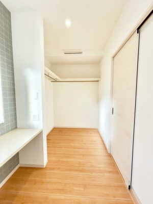 ���̑��@�G�ߕ��̈ߗނ��X�b�L�����[�ł���4���̃E�H�[�N�C���N���[�[�b�g�B