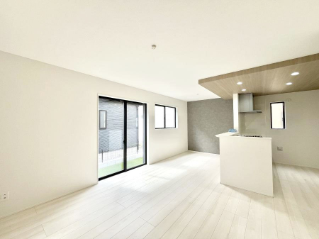 ���r���O�@���邢�z���������A�����̕��͋C�ɖ�������郊�r���O�E�_�C�j���O�B 