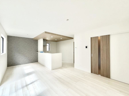 ���̑����ρ@�Ƒ��̏Ί炪���R�Ɛ��܂�Ă���A����ȕ��͋C�̃_�C�j���O�Ɏd�オ���Ă��܂��B