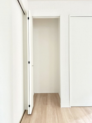 ���̑����ρ@���r���O���[�B�����Ɏ��[������ƕ����W�܂�LDK���X�b�L���Еt�������ł��ˁB  