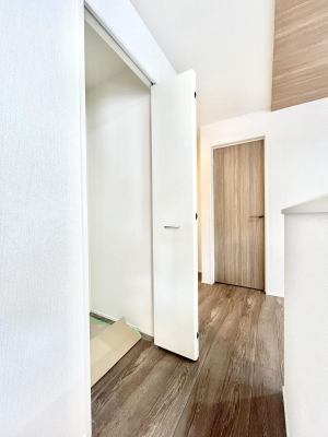 ���̑����ρ@���r���O���[�B�����Ɏ��[������ƕ����W�܂�LDK���X�b�L���Еt�������ł��ˁB  