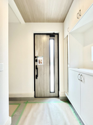 ���ց@�K���X�X���b�g�̓��������փh�A�������Ɍ���͂��Ă���܂��@