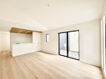 ���r���O�@���邢�z���������A�����̕��͋C�ɖ�������郊�r���O�E�_�C�j���O�B �@