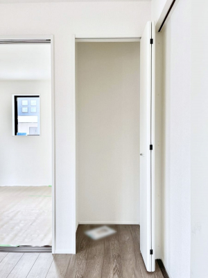 ���̑����ρ@���r���O���[�B�����Ɏ��[������ƕ����W�܂�LDK���X�b�L���Еt�������ł��ˁB  