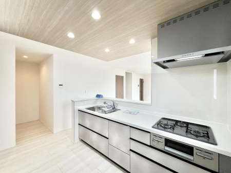 �L�b�`���@���������Ȃ���ł����Ƒ��Ƃ̉�b���y���߂�ΖʃL�b�`��