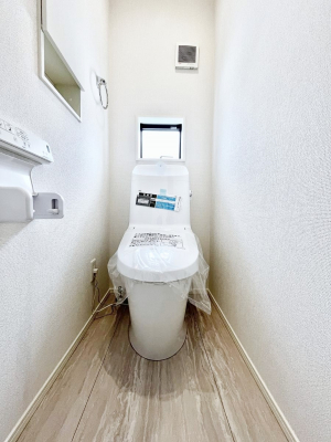 �g�C���@�g�C����1�K��2�K���ꂼ��ɔz�u����Ă��ĂƂĂ��֗��ł��B 