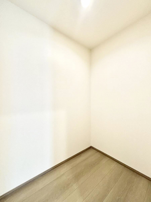 ���̑����ρ@�ݔ���B�����������Ղ�̔[�˃X�y�[�X�ŉ��K�ɕ�点����   