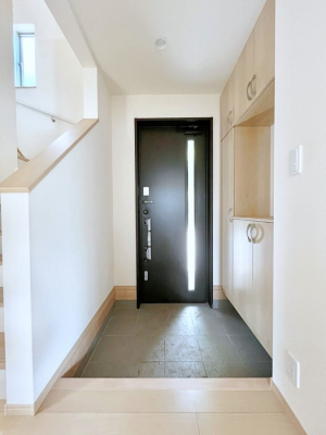 ���ց@������C�������`Entrance�`�@�Ƃ̒��ł��q�l���}����ŏ��̏ꏊ�ł��錺�ւ́A�Ƃ̈�ۂ��̂��̂ł��I�L�x�Ȍ��֎��[�ŁA����Y��ɕۂ��Ƃ��o���܂��􌺊ւɂ͂����Ղ���[�̉��ʔ��������I