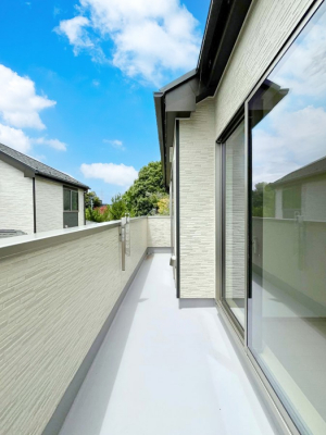 �o���R�j�[�@������C�������`Balcony�`  �o���R�j�[�͉������z���������݁A���z�c����󕨂��C�����悭�������Ƃ��ł��܂��B�g���₷���J���I�ȃo���R�j�[�ł����z�����������Ղ�~�蒍���A�o���R�j�[�t���Z�܂��B  