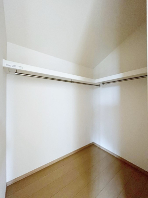 ���̑����ρ@�ݔ���C�����������Ղ�̔[�˃X�y�[�X�ŉ��K�ɕ�点����   