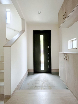 ���ց@������A�������`Entrance�`�@�Ƃ̒��ł��q�l���}����ŏ��̏ꏊ�ł��錺�ւ́A�Ƃ̈�ۂ��̂��̂ł��I�L�x�Ȍ��֎��[�ŁA����Y��ɕۂ��Ƃ��o���܂��􌺊ւɂ͂����Ղ���[�̉��ʔ��������I