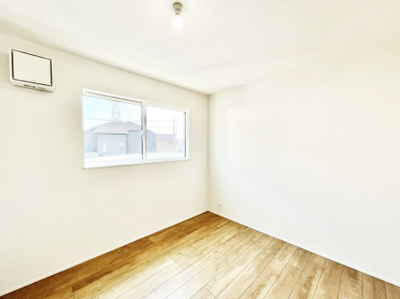 �q�������@�������T�������`Bed Room�`�@�q�������͂��q�l�ɂƂ��đ�Ϗd�Ȗ���������܂��B�q����l�ŉ߂�����Ԃ�^���邱�ƂŁA�h���׋����Ԃ����R�Ƒ����܂����畔���̕Еt����|���Ȃǂ��������ƂɌq����܂��B
