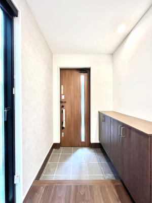 ���ց@�����`Entrance�`�@�Ƃ̒��ł��q�l���}����ŏ��̏ꏊ�ł��錺�ւ́A�Ƃ̈�ۂ��̂��̂ł��I�L�x�Ȍ��֎��[�ŁA����Y��ɕۂ��Ƃ��o���܂��􌺊ւɂ͂����Ղ���[�̉��ʔ��������I