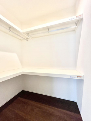 ���̑��@�����`Walk-in Closet�`�@�K�v�Ȃ��̂�R�[�f�B�l�[�g���ꗗ���Ċm�F�ł��A�g�x�x�⏀�����Z���ԂōςރE�H�[�N�C���N���[�[�b�g��ݒu���܂����B�Ƃ̒�����������Ƃ�����֗��Ȏ��[�X�y�[�X�ł��B