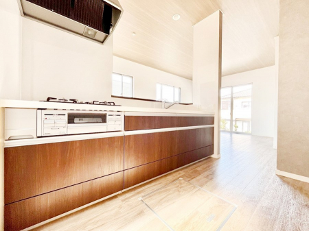 �L�b�`���@���Ƒ��̉�b�e�ޑΖʃL�b�`���B���������̃p�p�}�}�����Ƒ��Ɖ߂������Ԃ����������I