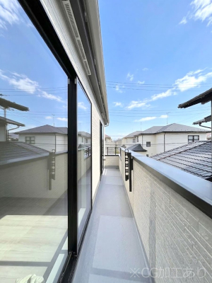 �o���R�j�[�@������B�������`Balcony�`�@�傫�ȋ�Ɉ͂܂ꂽ�C�����̂����ƁB�o���R�j�[��`�������ň��|�I�ȊJ�����ɕ�܂�܂��B�o���R�j�[�͗z���������݂��z�c����󕨂��C�����悭�������Ƃ��ł��܂��B