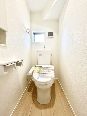 �g�C���@�g�C����1�K��2�K���ꂼ��ɔz�u����Ă��ĂƂĂ��֗��ł��B 
