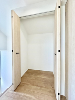 ���̑����ρ@�L�����[�B�|�������G�߂̏��������[���邱�Ƃ��ł��܂��B