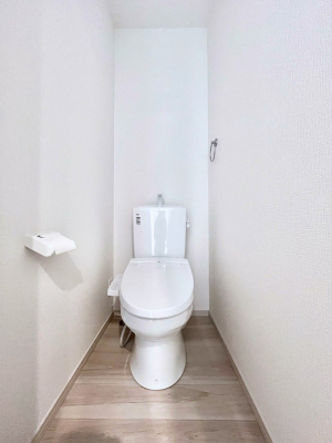 �g�C���@�����`Toilet�`�@�Y��E�X�b�L���E���K�ȃE�H�V�����b�g�t�g�C���ł��낰���Ԃł��B�g�C���͖����g�킴��𓾂Ȃ����́B����������ۂ������ł��ˁB�g�C����2��������̂Œ��̍��G���ɕ֗��ł��I