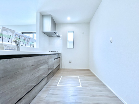 �L�b�`���@���������Ȃ���ł����Ƒ��Ƃ̉�b���y���߂�ΖʃL�b�`��