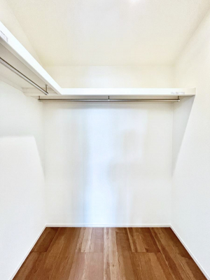 ���̑��@�����`Walk-in Closet�`�@�K�v�Ȃ��̂�R�[�f�B�l�[�g���ꗗ���Ċm�F�ł��A�g�x�x�⏀�����Z���ԂōςރE�H�[�N�C���N���[�[�b�g��ݒu���܂����B�Ƃ̒�����������Ƃ�����֗��Ȏ��[�X�y�[�X�ł��B