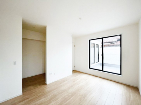 �Q���@�����`Bed Room�`�@�u��������������l�v�Ƃ��v�w�ł�����肭�낰��Q���B�����̉Ǝ��₨�d���ɔ�ꂽ���̓t�J�t�J�̃x�b�g�Ŗ�����Ă��������B�e���r��{�I�������Ă����K�ȍL����������