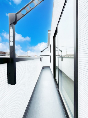 �o���R�j�[�@�����`Balcony�`  �o���R�j�[�͉������z���������݁A���z�c����󕨂��C�����悭�������Ƃ��ł��܂��B  �g���₷���J���I�ȃo���R�j�[�ł����z�����������Ղ�~�蒍���A�o���R�j�[�t���Z�܂��B  