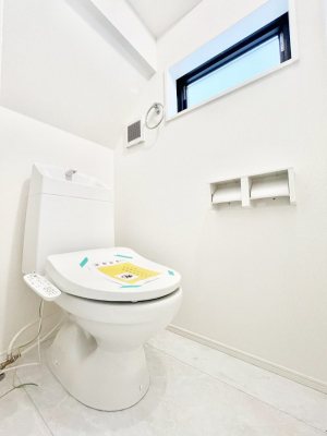 �g�C���@�����`Toilet�`�@�Y��E�X�b�L���E���K�ȃE�H�V�����b�g�t�g�C���ł��낰���Ԃł��B�g�C���͖����g�킴��𓾂Ȃ����́B����������ۂ������ł��ˁB�g�C����2��������̂Œ��̍��G���ɕ֗��ł��I