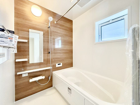 �����@�����`Bath Room�`�@�������������͋C�̗����Ŗ����Ɍ����ă��t���b�V���B���������@�\���t���Ă���̂ŗׂ̐���@�u����Ő􂢏オ�������󕨂��A�J�̓����V�C���C�ɂ������������邱�Ƃ��\�ł��B