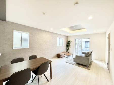 ���r���O�@���R������荞�܂�A�Ƒ��c���̏ꏊ�𖾂邭���o